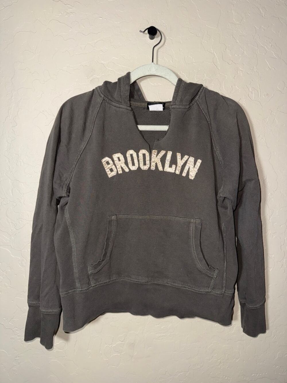 Wet Seal vintage Y2K Brooklyn embroidered graphic hoodie size medium